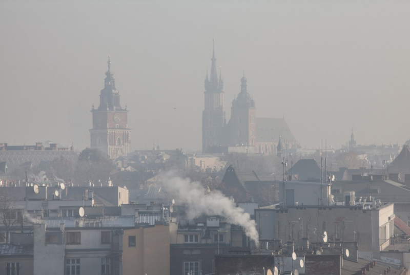 miasto w smogu